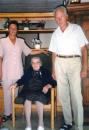 <p>Genius Balaika (Hansas Heinrichas) su žmona Elena lanko mamą Ellą Heinrich senelių globos namuose. Vokietija, apie 1998–1999 m.<br />
<em>Iš šeimos archyvo</em></p>
