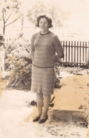 <p>Ella Karin Macik Strepeikių kaime. Pagėgių r., apie 1961–1962 m.<br />
<em>Iš šeimos archyvo</em></p>
