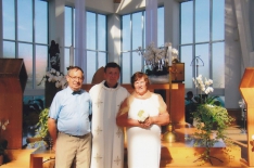 <p>Auksinės Jono ir Ellos Karin Matimaičių vestuvės. Nida, 2014 m.<br />
<em>Iš šeimos archyvo</em></p>
