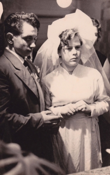 <p>Irenos Jakštaitės ir Algio Bružo vestuvės. Gargždai, 1961 m. vasario 11 d.<br />
<em>Iš šeimos archyvo</em></p>
