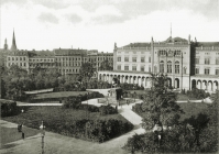 <p>Hauptgebäude und Garten der Albertus-Universität Königsberg. Ostpreußen, um 1893.<br />
<em>Bildarchiv Ostpreußen/Landsmannschaft Ostpreußen e. V.</em></p>
