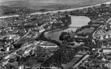 <p>Tilžės miesto panorama. Rytų Prūsija, apie 1939 m.<br />
<em>Rytprūsių kraštiečių draugija, Rytų Prūsijos vaizdų archyvas</em></p>
