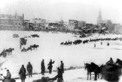 <p>Raudonosios armijos kariai Tilžėje. Rytų Prūsija, 1945 m. sausio 20 d.<br />
<em>Rytprūsių kraštiečių draugija, Rytų Prūsijos vaizdų archyvas</em></p>
