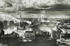 <p>Trümmer der Stadt Königsberg nach den Bombenangriffen. Ostpreußen, August 1944.<br />
<em>Bildarchiv Ostpreußen/Landsmannschaft Ostpreußen e. V.</em></p>
