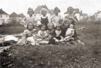 <p>Laimingi Rytų Prūsijos vaikai. XX a. 3–5-asis dešimtmečiai.<br />
<em>Rytprūsių kraštiečių draugija, Rytų Prūsijos vaizdų archyvas</em></p>
