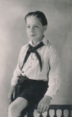 <p>Heinrichas Kenzleris Kirico vaikų globos namuose. Vokietijos Demokratinė Respublika, apie 1949 m.<br />
<em>Iš šeimos archyvo</em></p>
