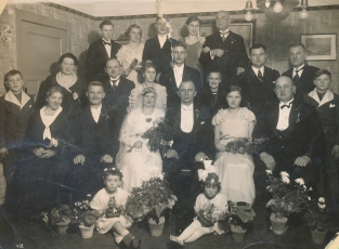 <p>Maxo Roberto Albrechto Liedke ir Marthos Rather vestuvės. Vėluva, 1934 m.<br />
<em>Iš šeimos archyvo</em></p>
