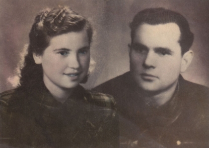 <p>Stanislova Ona Gražulytė mit ihrem zukünftigen Mann Bronislovas Dabulevičius. Kapsukas (heute Marijampolė), um 1955.<br />
<em>Aus dem Familienarchiv</em></p>
