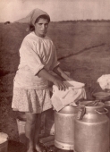 <p>Marytė Margevičiūtė als Arbeiterin auf der Sowchose Piktupėnai. Um 1961–1962.<br />
<em>Aus dem Familienarchiv</em></p>
