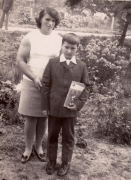 <p>Marytė Savickienė mit ihrem jüngsten Sohn Ričardas. Um 1977–1978.<br />
<em>Aus dem Familienarchiv</em></p>
