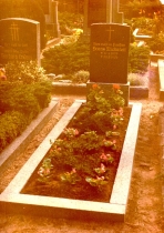 <p>Grab von Franz Mickoleit. Dieburg, Deutschland, 1980er Jahre.<br />
<em>Aus dem Familienarchiv</em></p>
