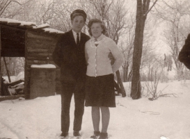 <p>Jonas Matimaitis ir Ella Karin Macik Sodėnų kaime. Pagėgių r., 1962 m.<br />
<em>Iš šeimos archyvo</em></p>
