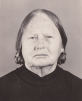 <p>Zuzana Mačiulskienė, die Pflegemutter von Harc Gladstein (Anicetas Mačiulskis). Noriškės, Rajongemeinde Plungė, 1985.<br />
<em>Aus dem Familienarchiv</em></p>

