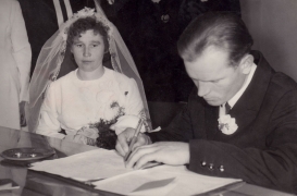 <p>Hochzeit von Kostas und Julijona Galinaičiai. Vilkaviškis, 1968.<br />
<em>Aus dem Familienarchiv</em></p>
