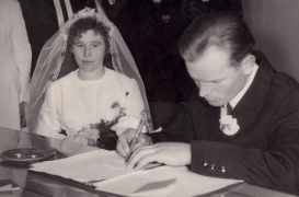 <p>Kosto ir Julijonos Galinaičių vestuvės. Vilkaviškis, 1968 m.<br />
<em>Iš šeimos archyvo</em></p>
