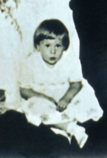 <p>Hannelore Schulz als Kleinkind. Ostpreußen, 13. August 1938.<br />
<em>Aus dem Familienarchiv</em></p>
