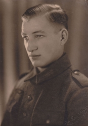 <p>Horst Ramm, einer der Brüder von Ingrid Ursula, am 4. März 1945 in Mūrnieki (Lettland) gefallen.<br />
<em>Aus dem Familienarchiv</em></p>

