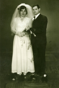 <p>Die Hochzeit von Gintautas Cilinskas und Janė Sorakaitė. Rajongemeinde Prienai, um 1970.<br />
<em>Aus dem Verein „Edelweiss“ Archiv</em></p>
