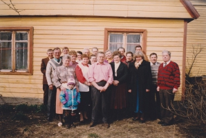 <p>Vokiečių bendrijos „Edelweiss-Wolfskinder“ Jurbarko skyriaus nariai. Jurbarkas, apie 1996–1997 m.<br />
<em>Iš vokiečių bendrijos „Edelweiss</em>“<em> archyvo</em></p>
