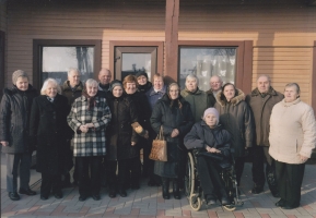 <p>Mitglieder des Vereins „Edelweiß-Wolfskinder“, Nebenstelle Tauragė. Tauragė, 29. November 2014.<br />
<em>Aus dem „Edelweiß-Wolfskinder“ Vereinsarchiv</em></p>
